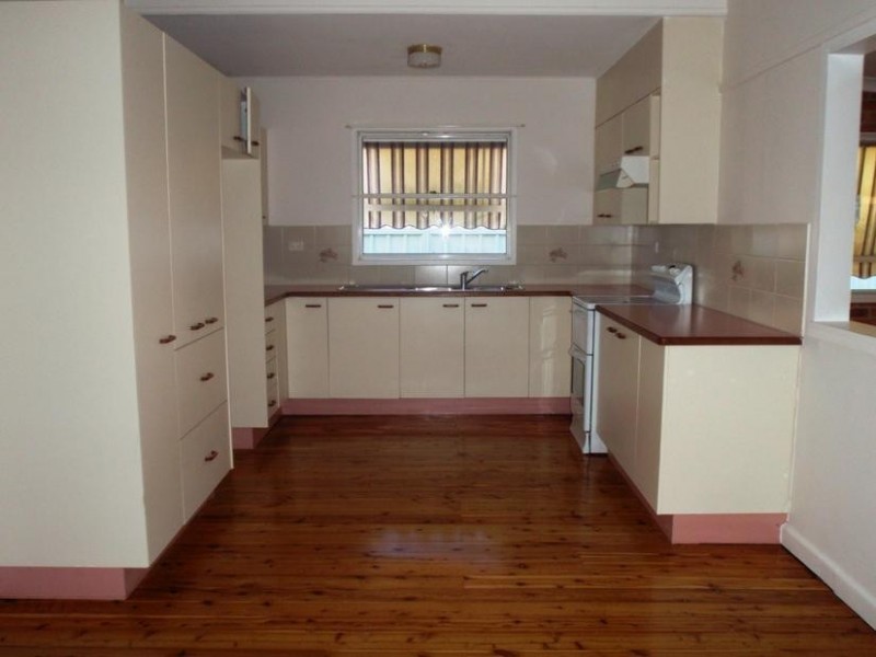 10 Bourke Rd, Ettalong Beach NSW 2257