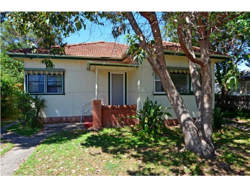 8 Bream Rd, Ettalong Beach NSW 2257