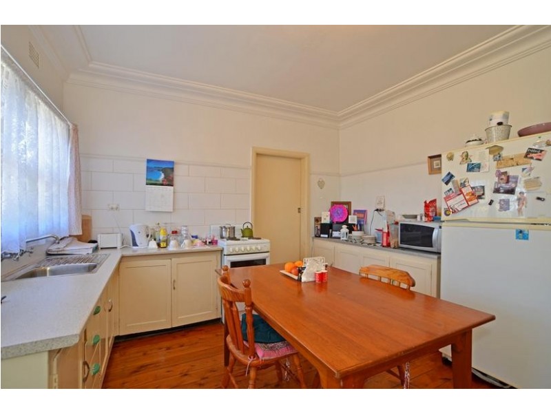 8 Bream Rd, Ettalong Beach NSW 2257