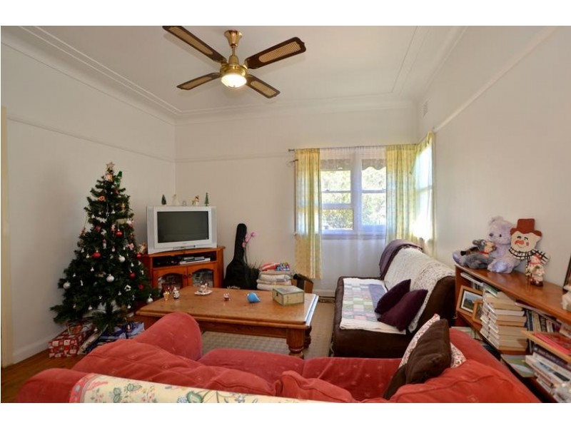 8 Bream Rd, Ettalong Beach NSW 2257