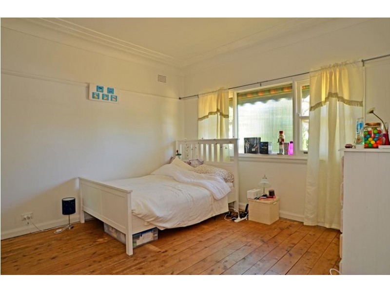 8 Bream Rd, Ettalong Beach NSW 2257