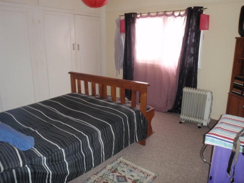 29 Barrenjoey Rd, Ettalong Beach NSW 2257