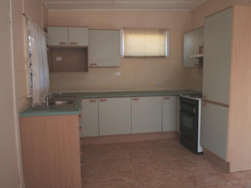 18 Picnic Parade, Ettalong Beach NSW 2257