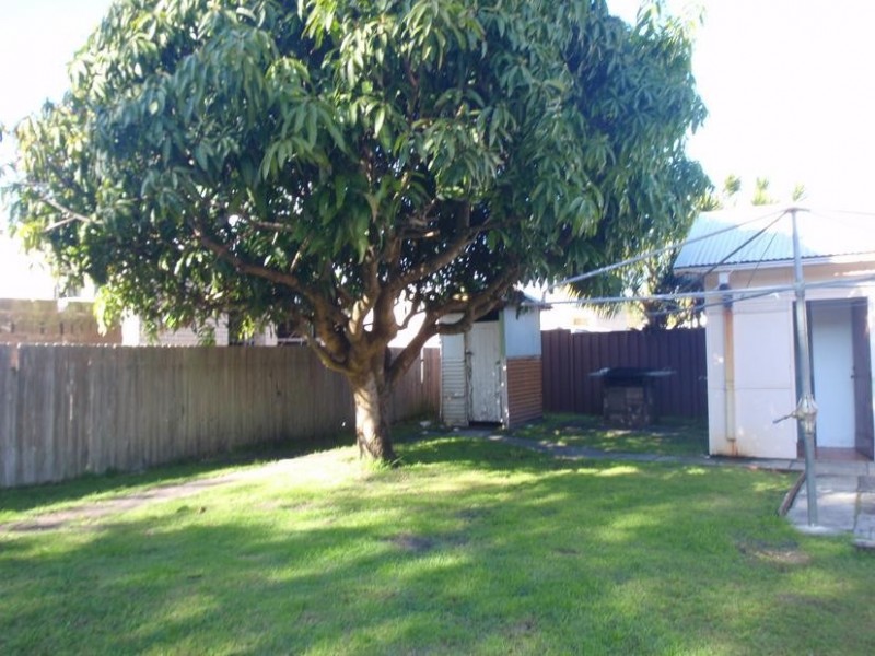 18 Picnic Parade, Ettalong Beach NSW 2257