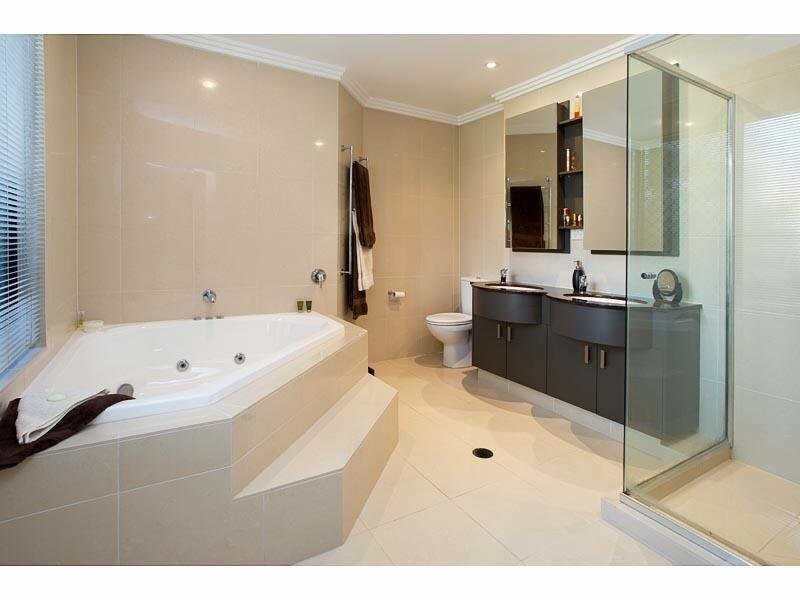 6 Shute Court, Paradise Point QLD 4216