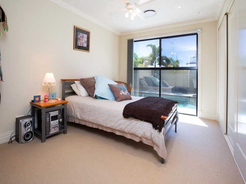 6 Shute Court, Paradise Point QLD 4216