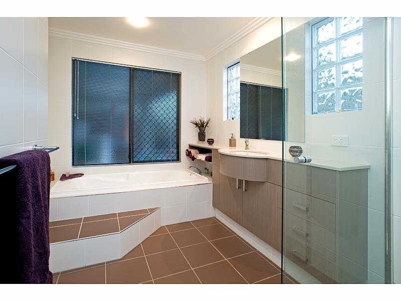 6 Shute Court, Paradise Point QLD 4216