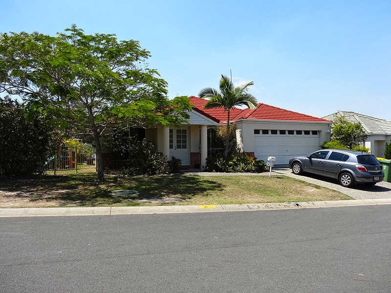 30 Leighanne Cres, Arundel QLD 4214