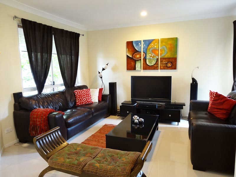 30 Leighanne Cres, Arundel QLD 4214