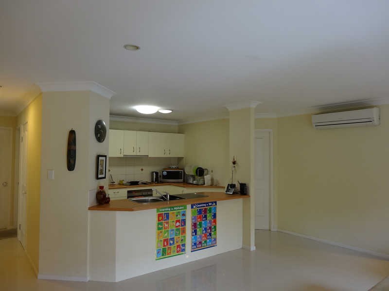 30 Leighanne Cres, Arundel QLD 4214