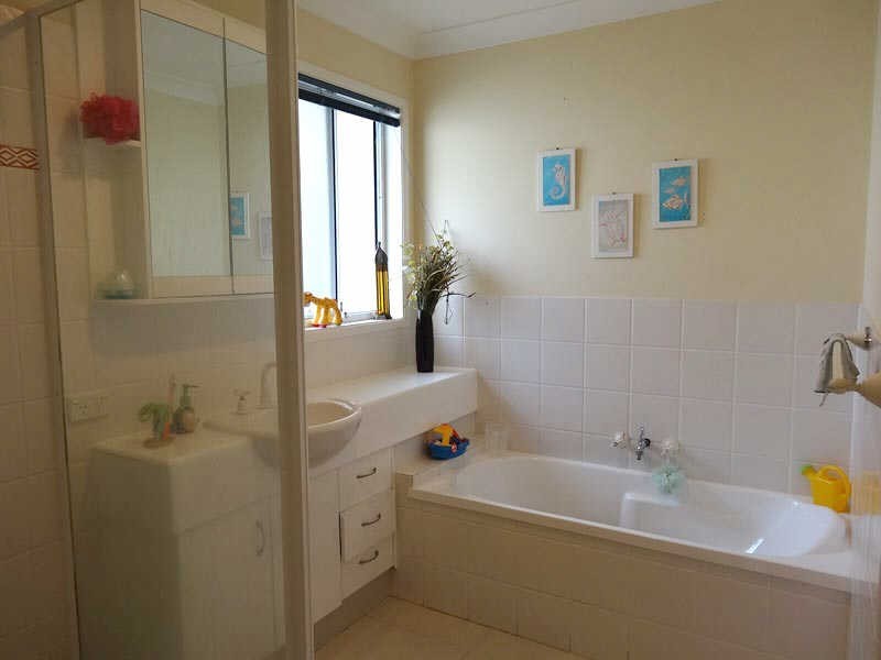 30 Leighanne Cres, Arundel QLD 4214