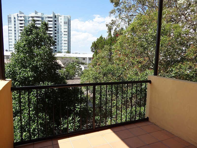 13/143 Frank St, Labrador QLD 4215