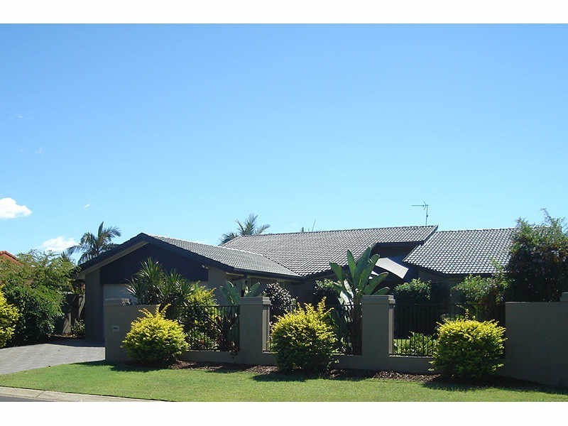 39 Pebble Beach Drive, Runaway Bay QLD 4216