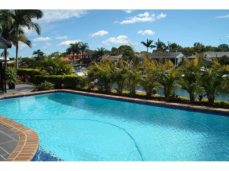 39 Pebble Beach Drive, Runaway Bay QLD 4216