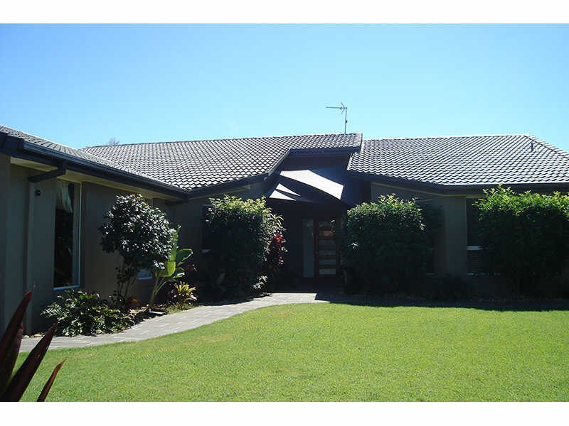 39 Pebble Beach Drive, Runaway Bay QLD 4216