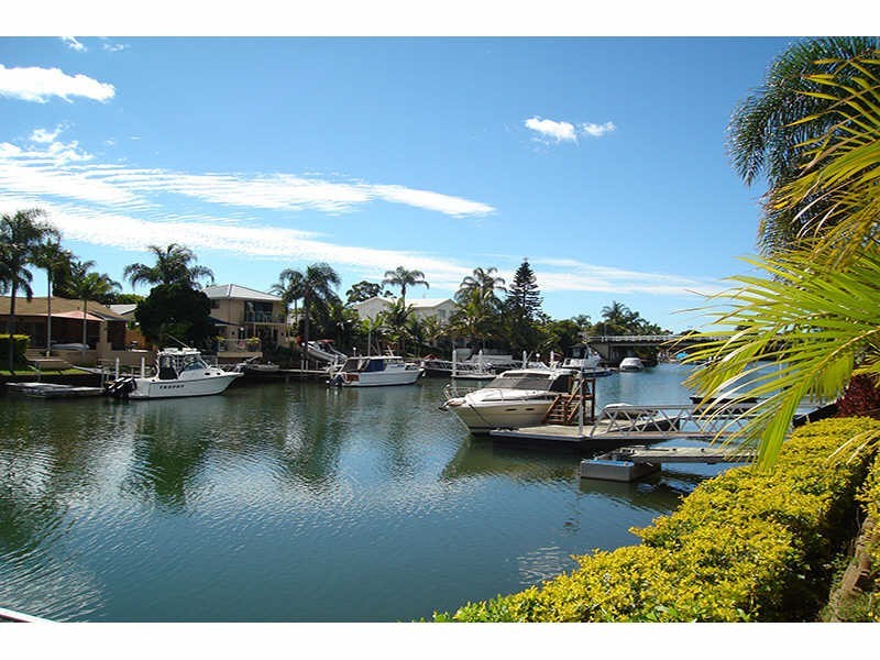 39 Pebble Beach Drive, Runaway Bay QLD 4216