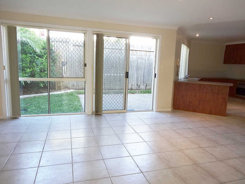 2/113 Pohlman Street, Southport QLD 4215