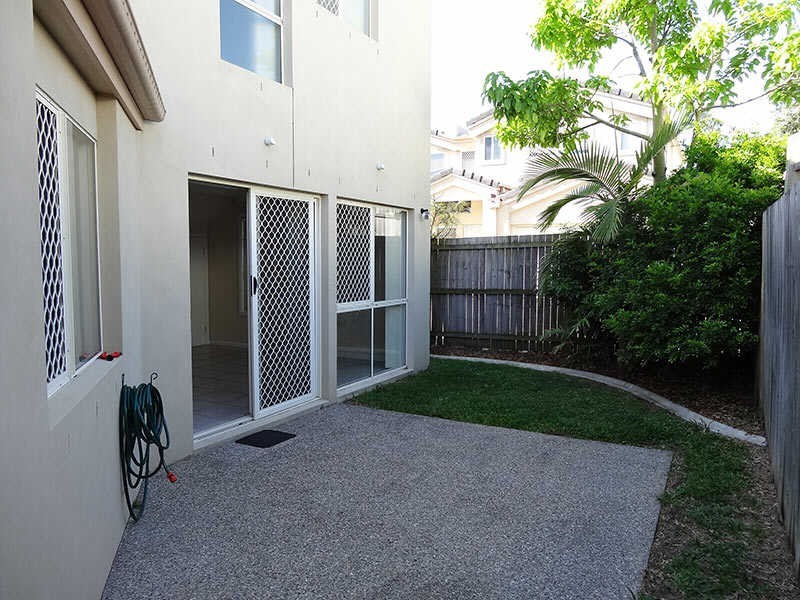 2/113 Pohlman Street, Southport QLD 4215