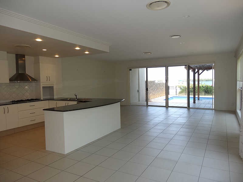 2/9 Joseph Street, Runaway Bay QLD 4216