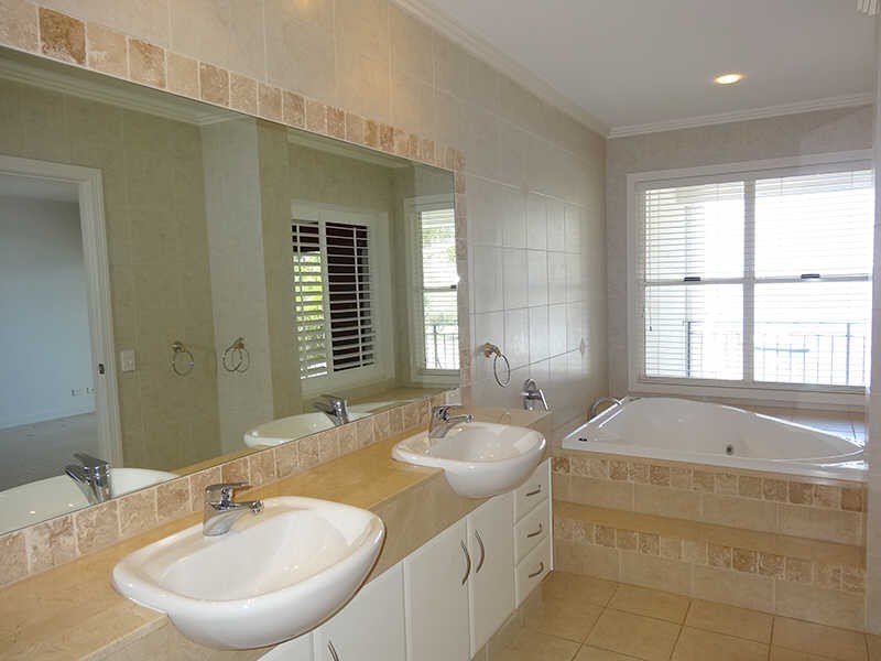 2/9 Joseph Street, Runaway Bay QLD 4216