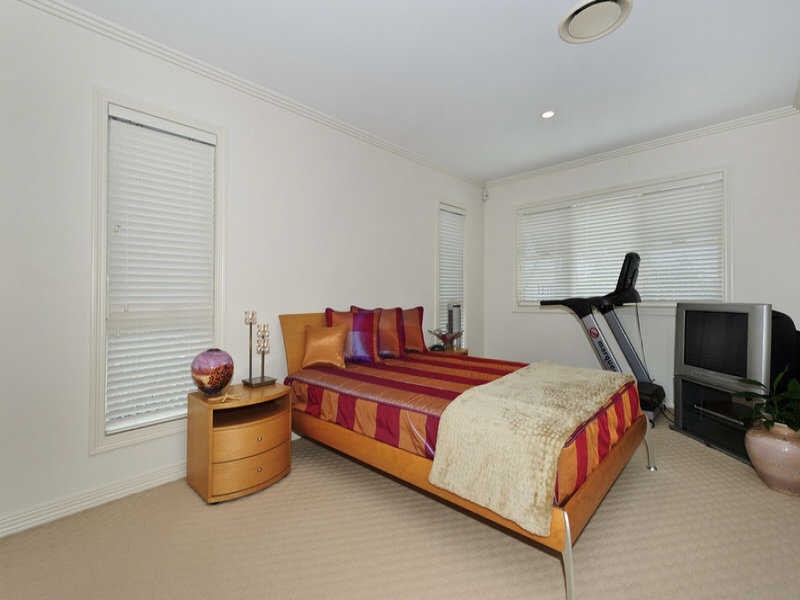 2/9 Joseph Street, Runaway Bay QLD 4216