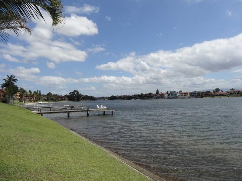 2/23 Duet Drive, Mermaid Waters QLD 4218