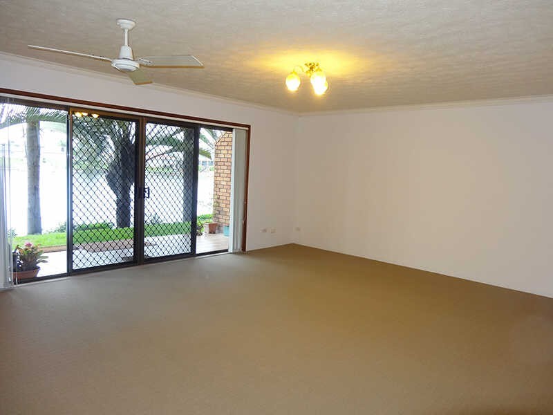 2/23 Duet Drive, Mermaid Waters QLD 4218