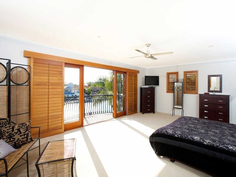 16 Smugglers Place, Runaway Bay QLD 4216