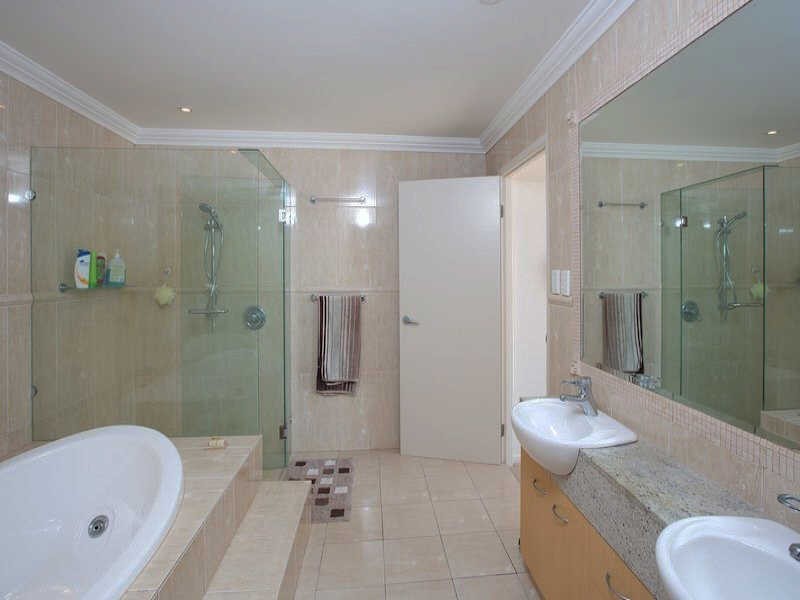 16 Smugglers Place, Runaway Bay QLD 4216