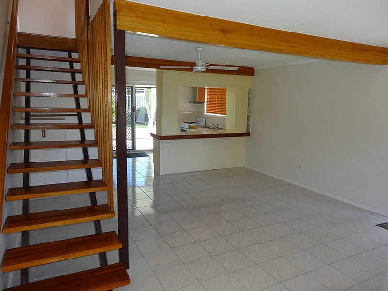 2/16 Warrie Close, Paradise Point QLD 4216