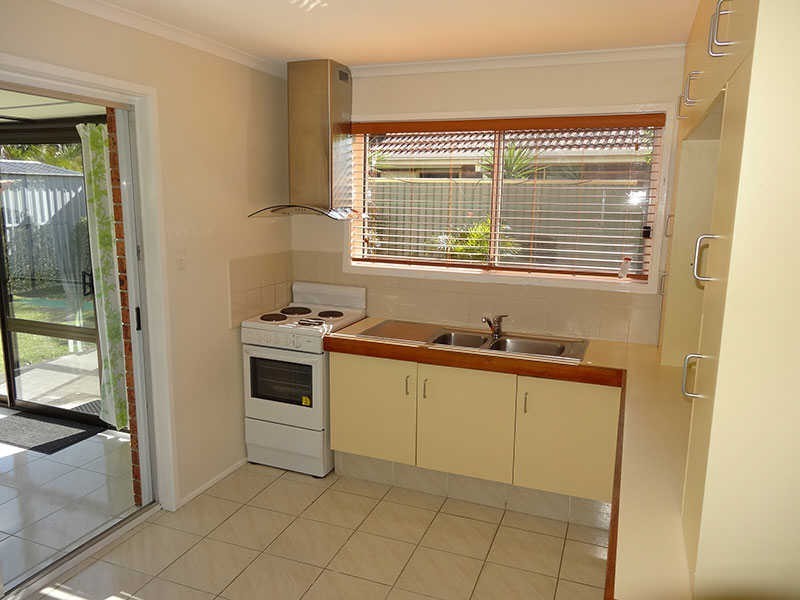 2/16 Warrie Close, Paradise Point QLD 4216