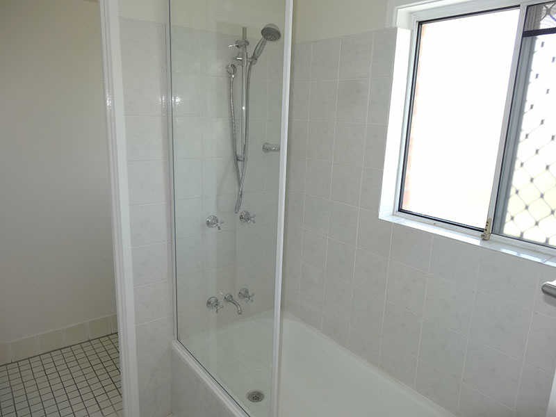 2/16 Warrie Close, Paradise Point QLD 4216