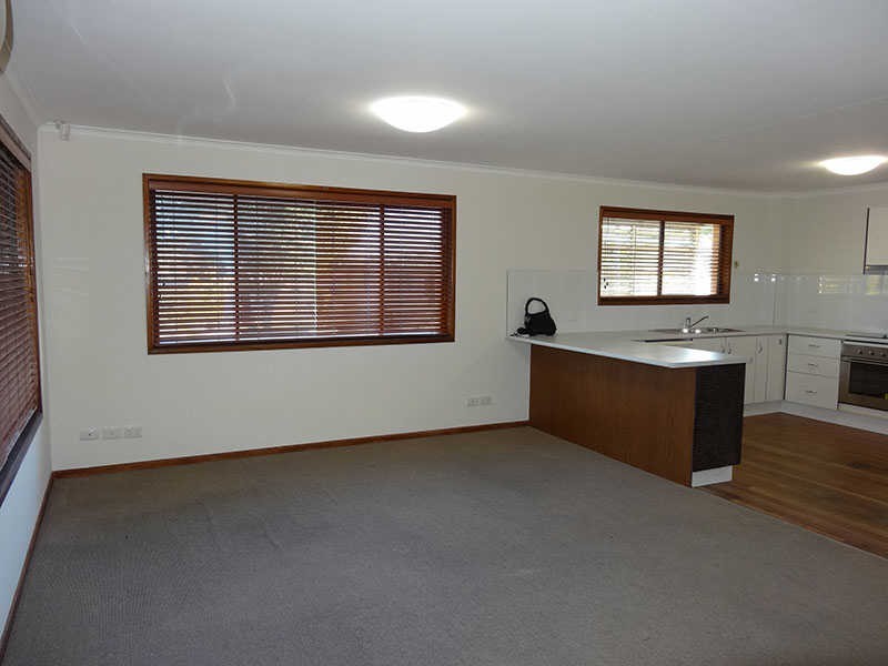 19 Milton Ave, Paradise Point QLD 4216
