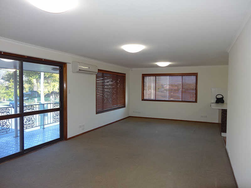 19 Milton Ave, Paradise Point QLD 4216