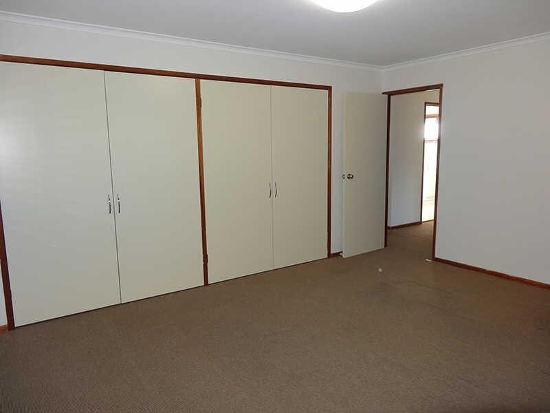 19 Milton Ave, Paradise Point QLD 4216