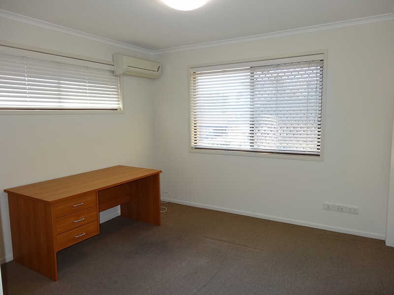 19 Milton Ave, Paradise Point QLD 4216