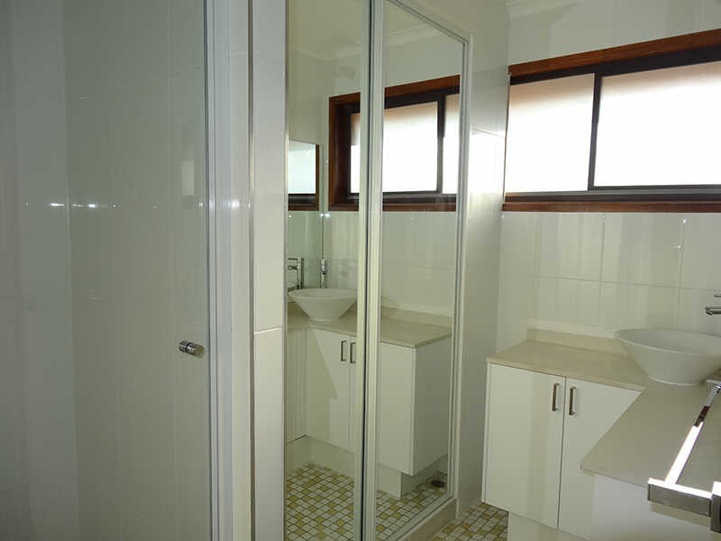 19 Milton Ave, Paradise Point QLD 4216