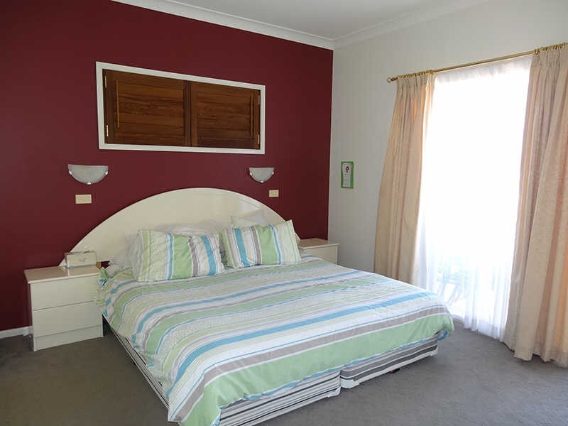 6 Nirvana Street, Runaway Bay QLD 4216