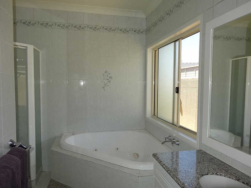 6 Nirvana Street, Runaway Bay QLD 4216