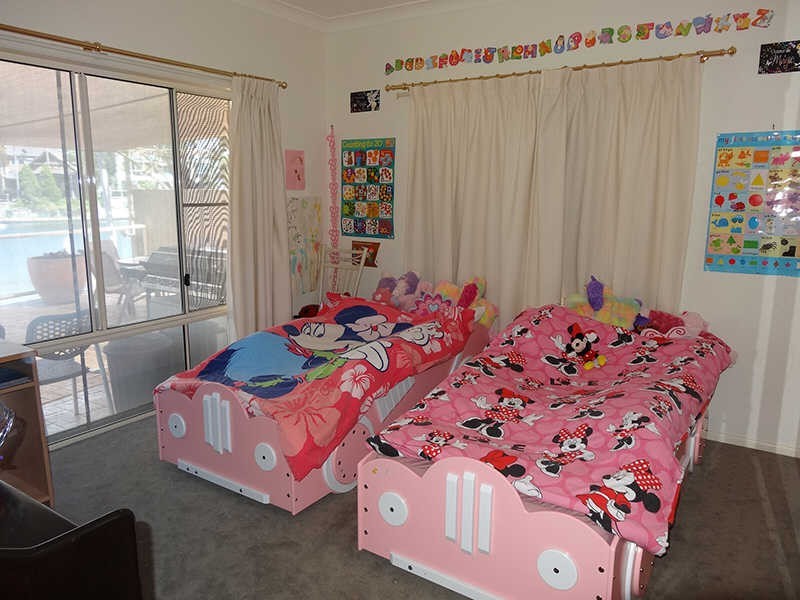 6 Nirvana Street, Runaway Bay QLD 4216