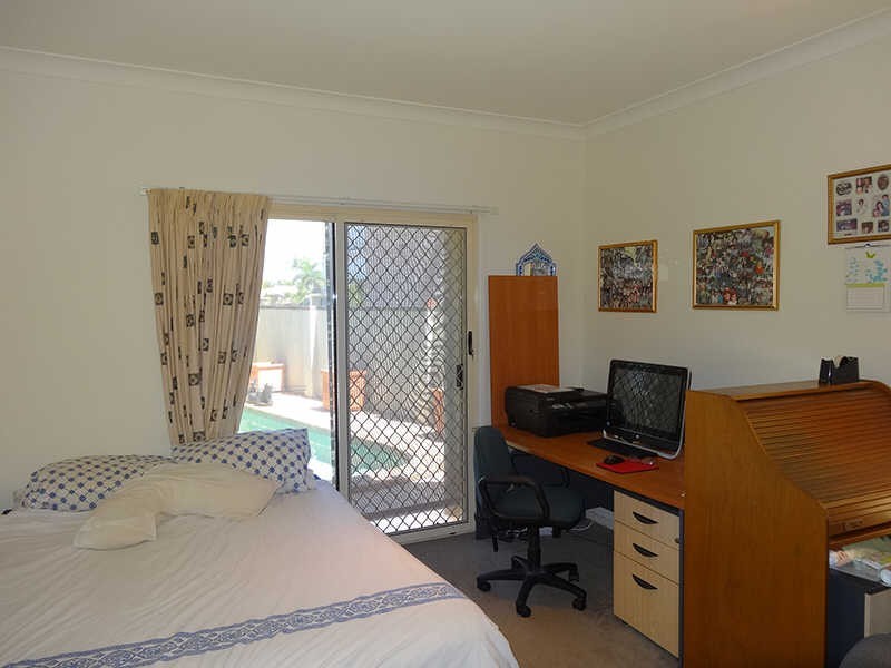 6 Nirvana Street, Runaway Bay QLD 4216