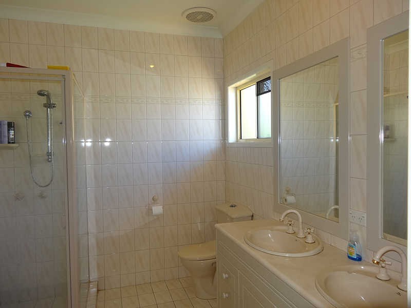 6 Nirvana Street, Runaway Bay QLD 4216