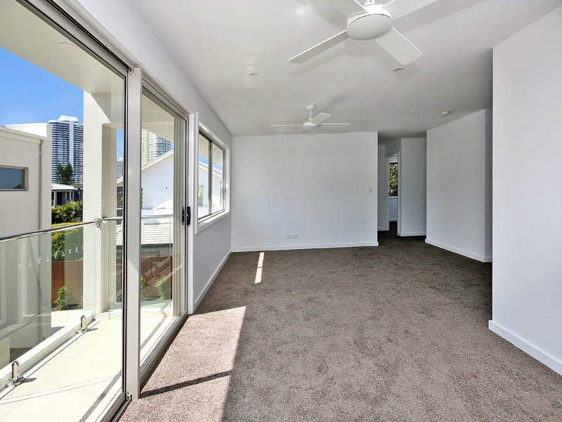 2/20 Ray Street, Runaway Bay QLD 4216