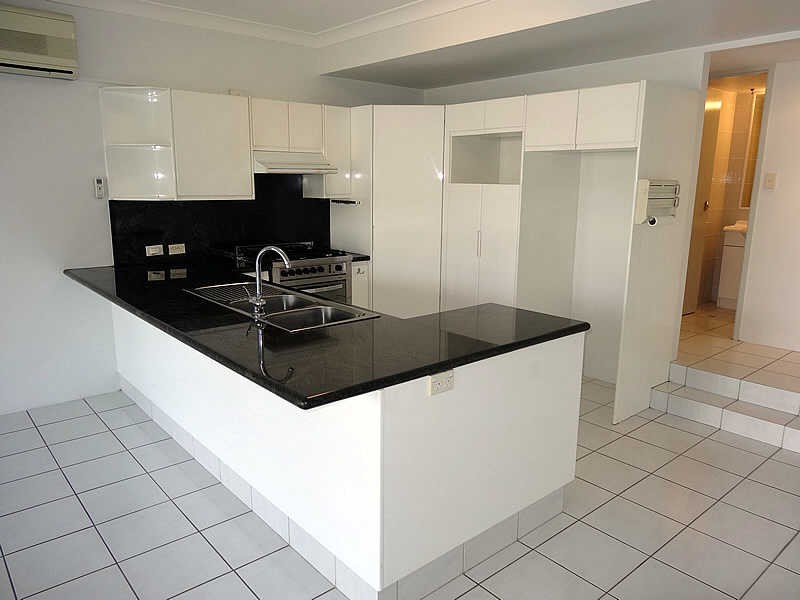 9/3 Lee Road, Runaway Bay QLD 4216