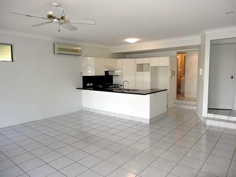 9/3 Lee Road, Runaway Bay QLD 4216