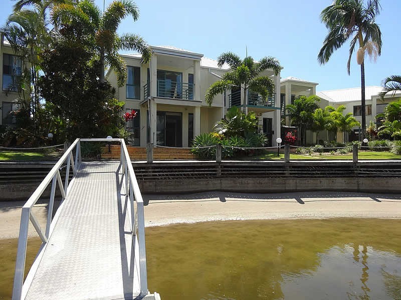 9/3 Lee Road, Runaway Bay QLD 4216