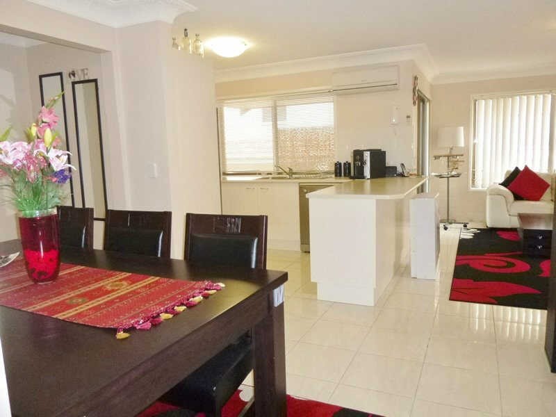 3/4 Broad Street, Labrador QLD 4215