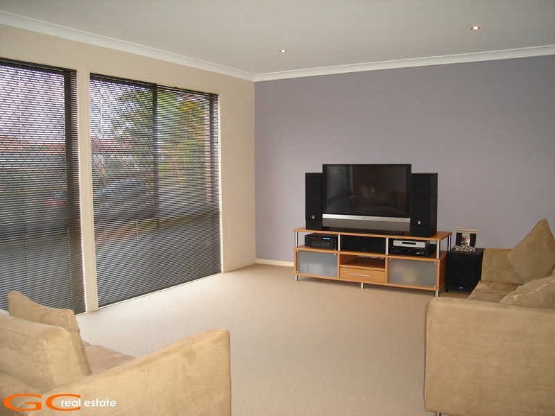 6 Portreeves Place, Arundel QLD 4214