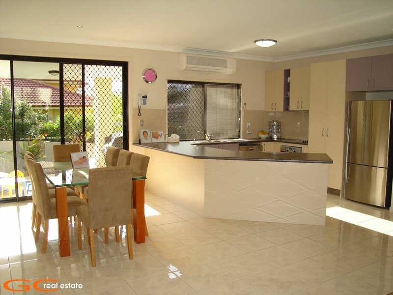 6 Portreeves Place, Arundel QLD 4214