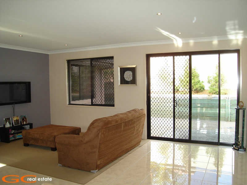 6 Portreeves Place, Arundel QLD 4214